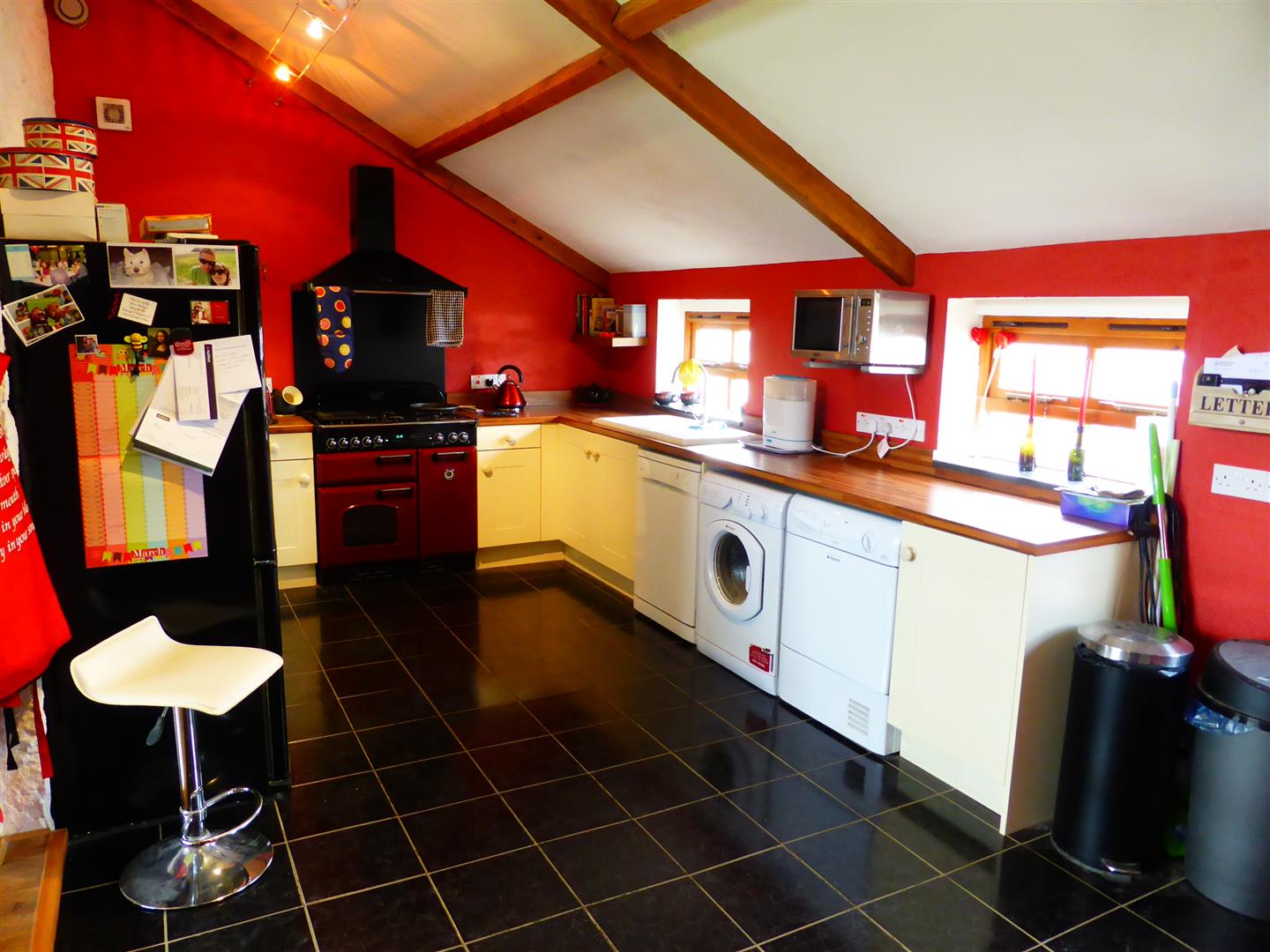 KITCHEN/BREAKFAST ROOM